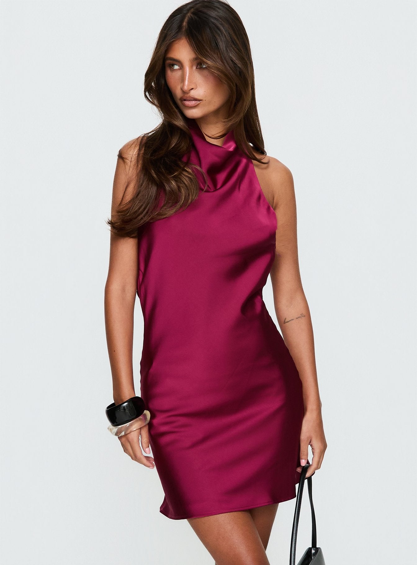 1-modelinfo-selina-us2_9bb6971b-0ad0-42cd-957d-50369919442f