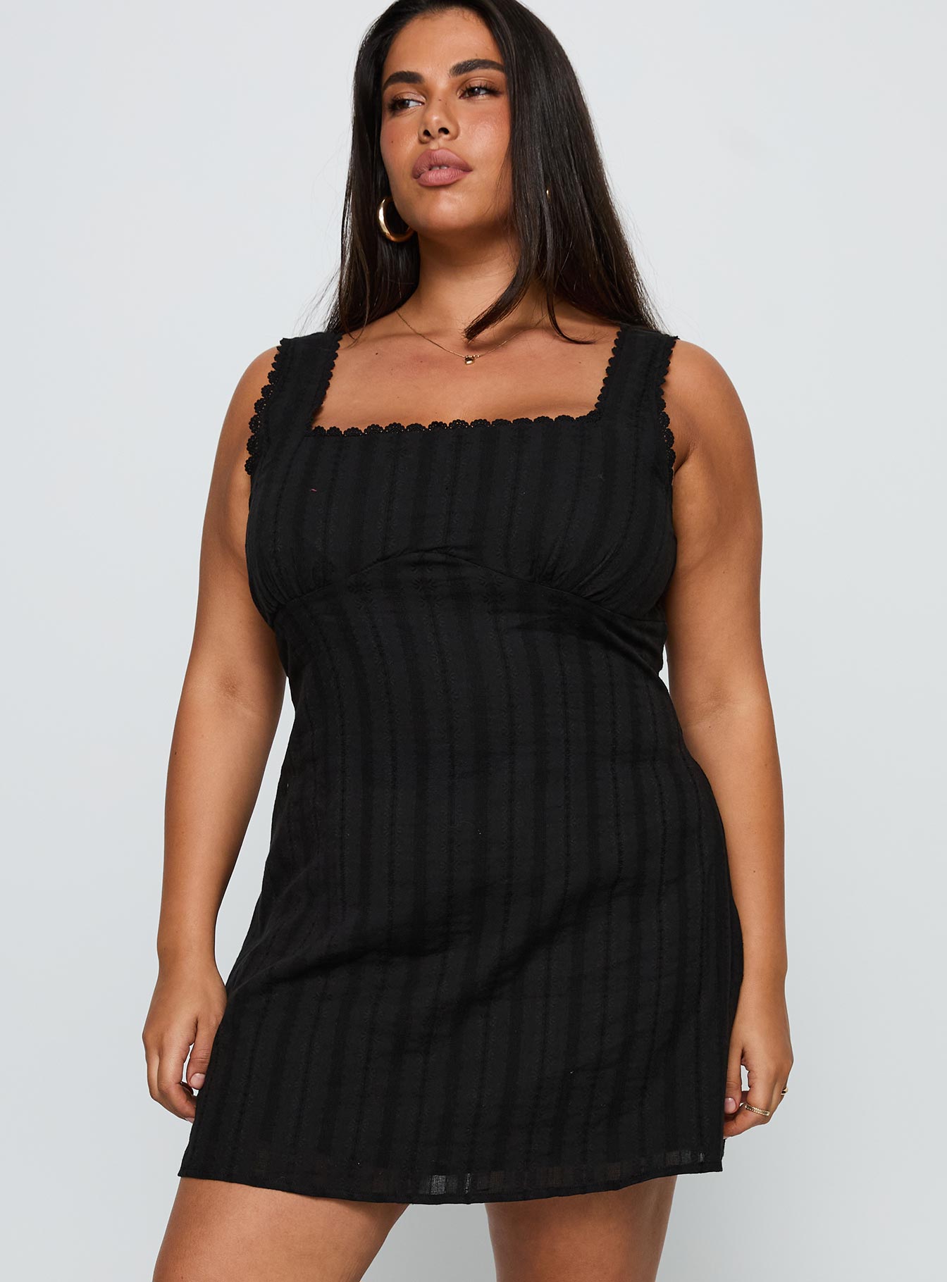 1-modelinfo-shay-us14_1e3c5121-d6f4-46a7-96f5-31c884e0dd1f