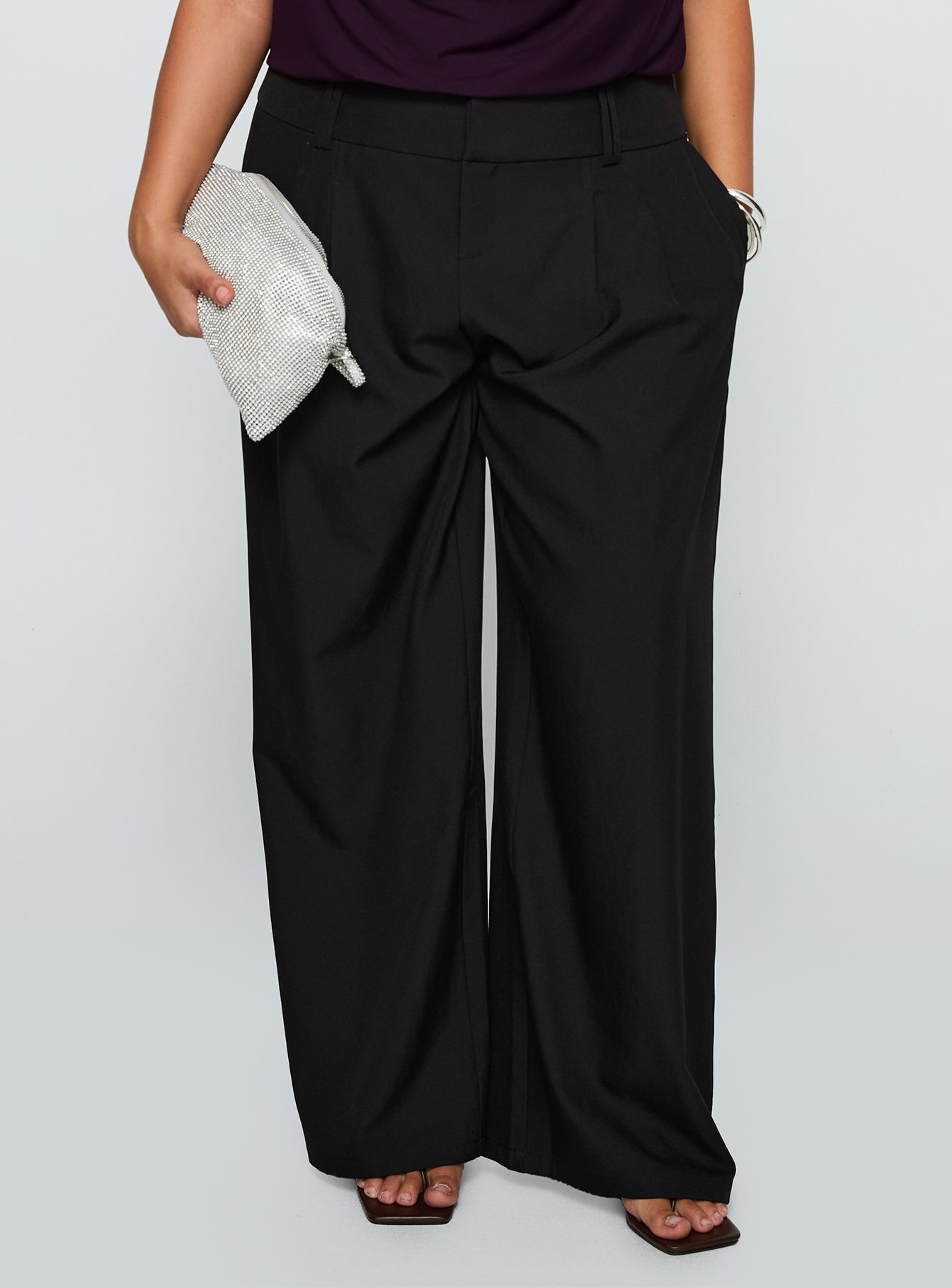 1-modelinfo-shay-us14_9d2fc731-80f3-4156-87d3-abee5ddbbd8a