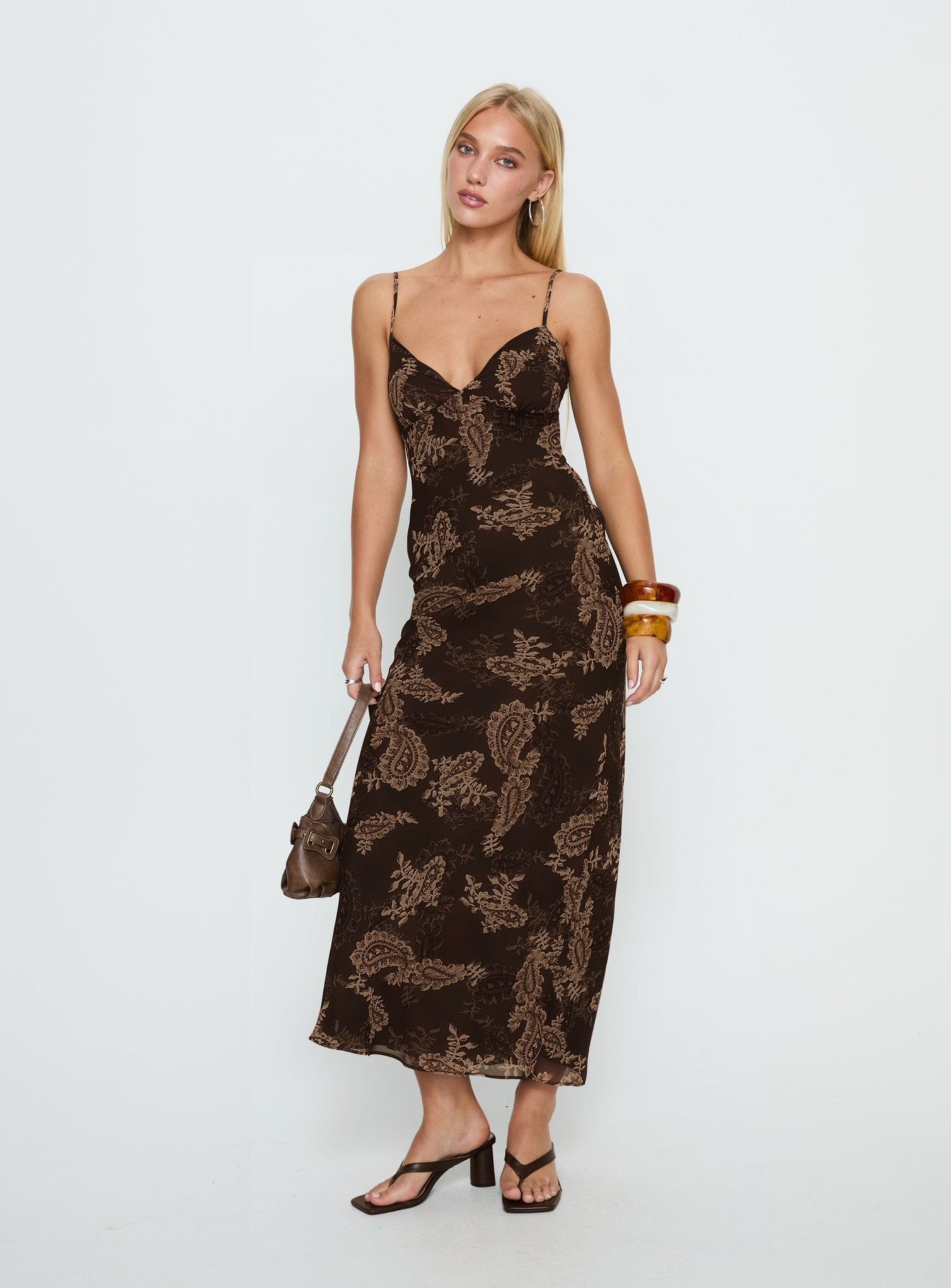 1-modelinfo-verena-us2_2d20e233-b852-4273-9bd5-7ef33860d35f