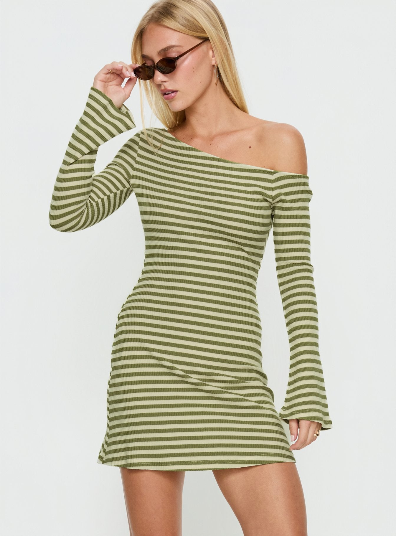 1-modelinfo-verena-us2_53634b90-d789-467e-987e-913a87e96f0c