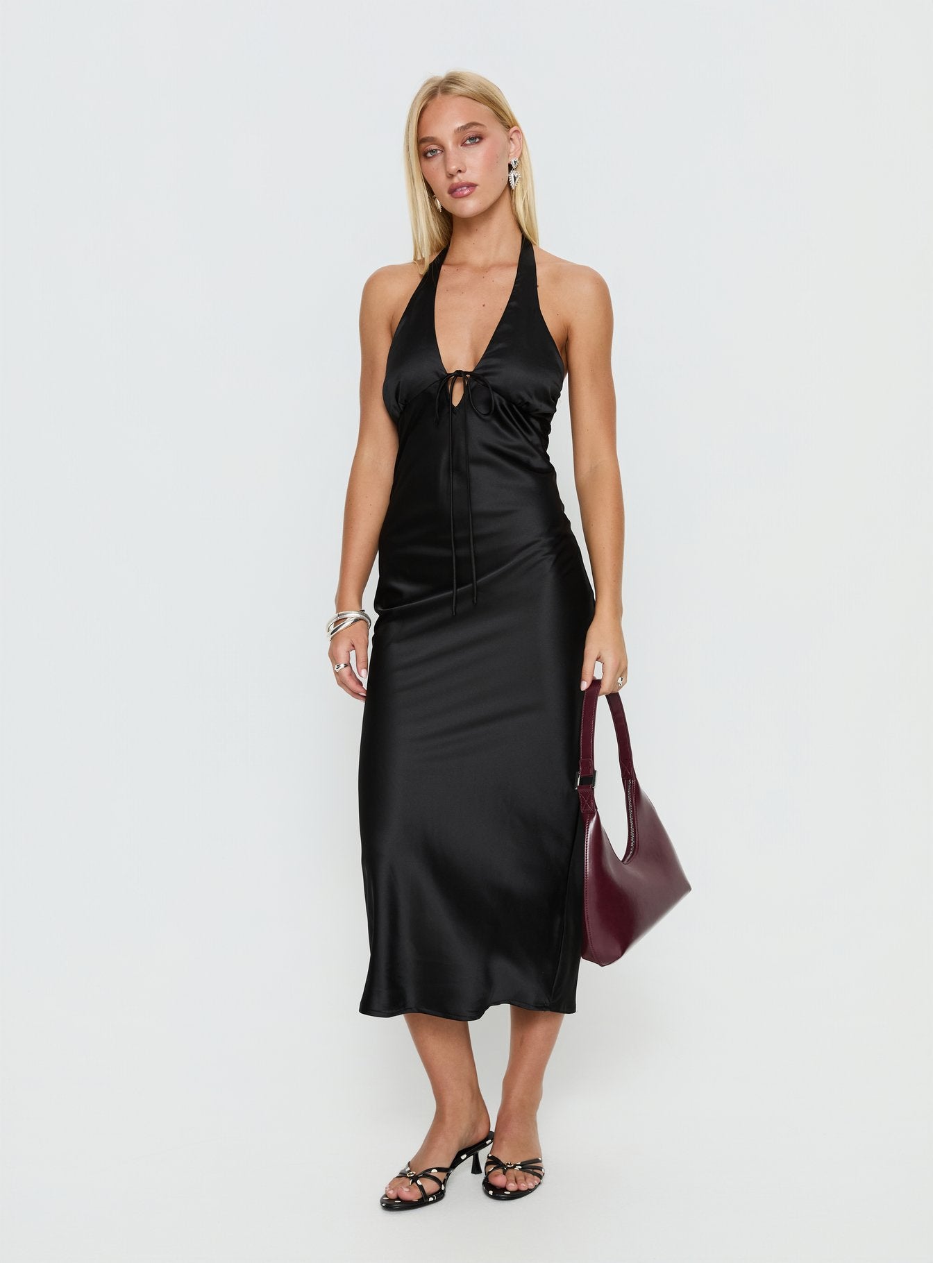 1-modelinfo-verena-us2_d3f072a1-6562-4a52-87d2-dd387bf468c5