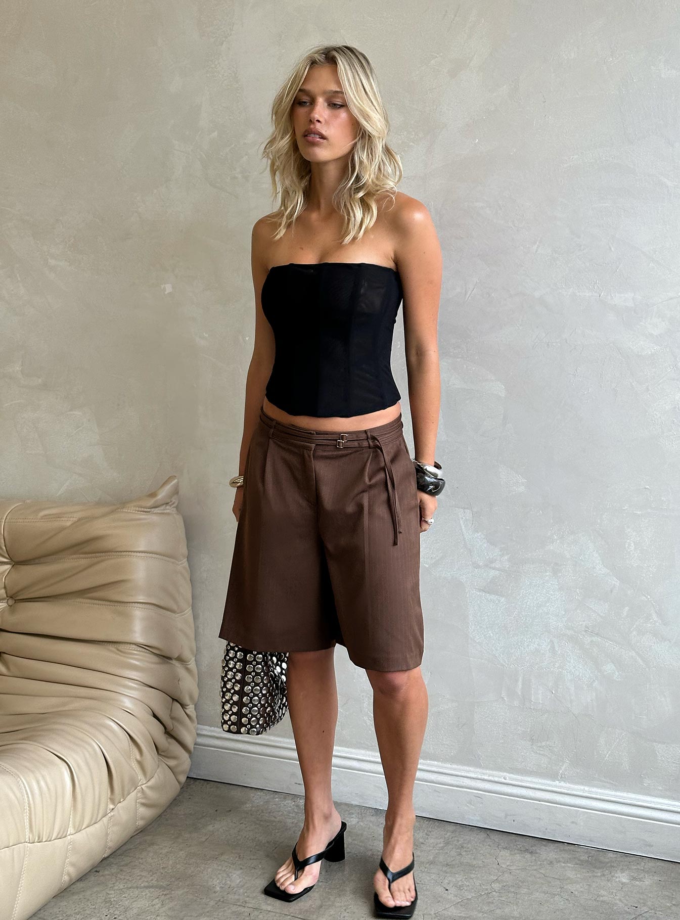 2-modelinfo-lily-us4_11f25e4c-367d-4b64-8b3d-2b54962501ad
