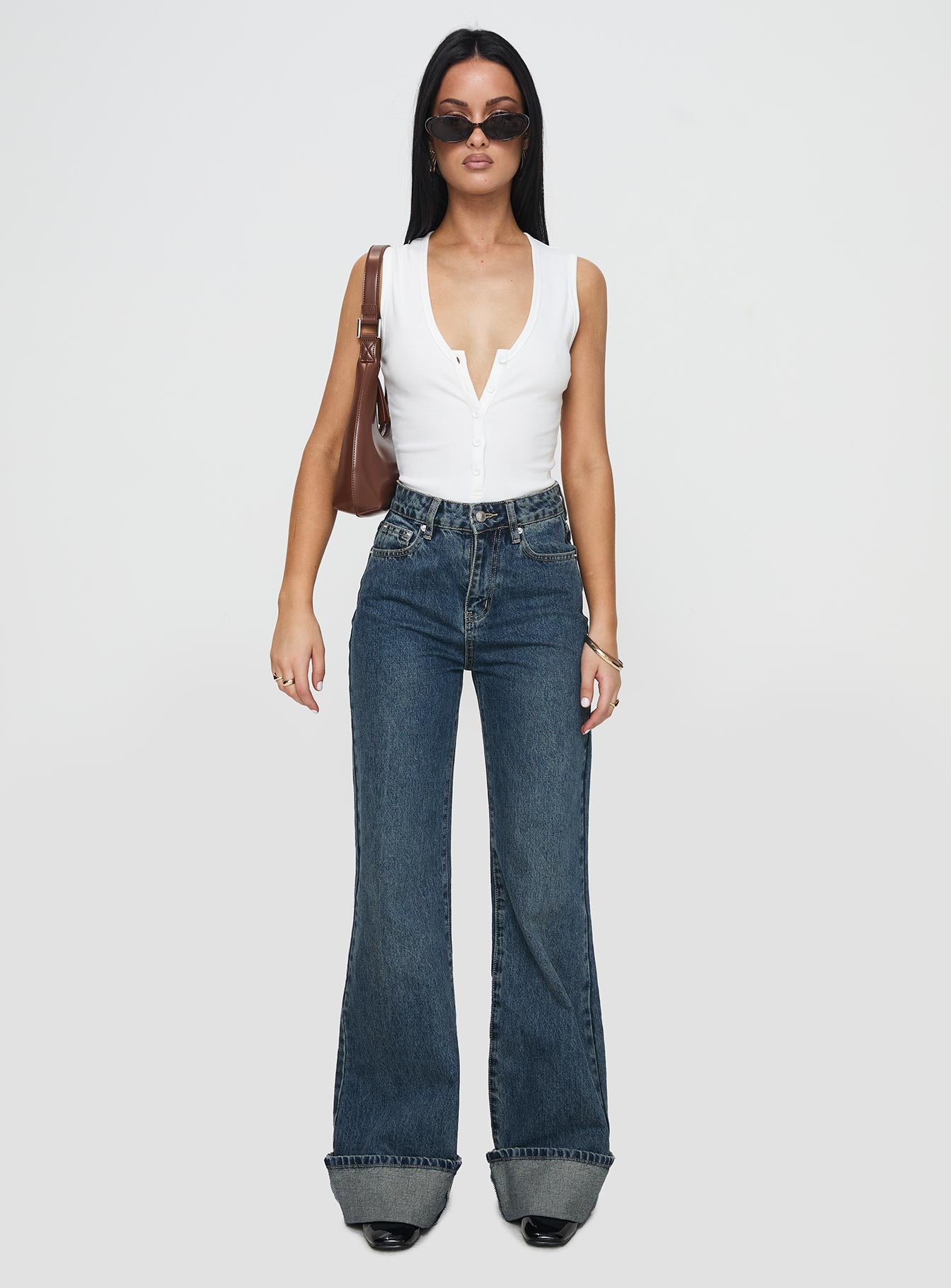 6-modelinfo-holly-us2_343f230e-76f4-401b-ae36-69d843625f05
