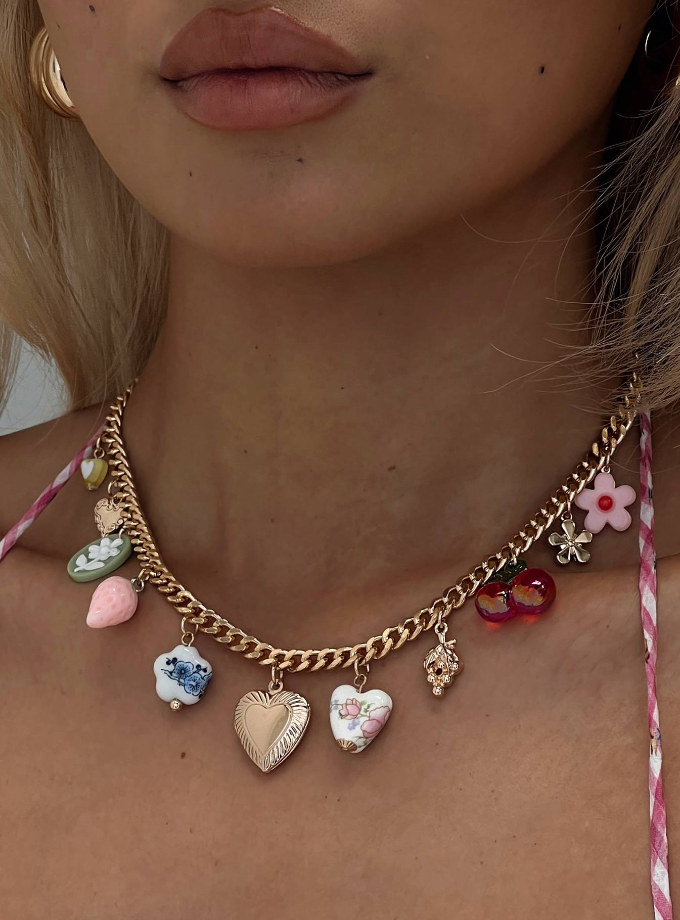 Get-closer-charm-necklace-gold