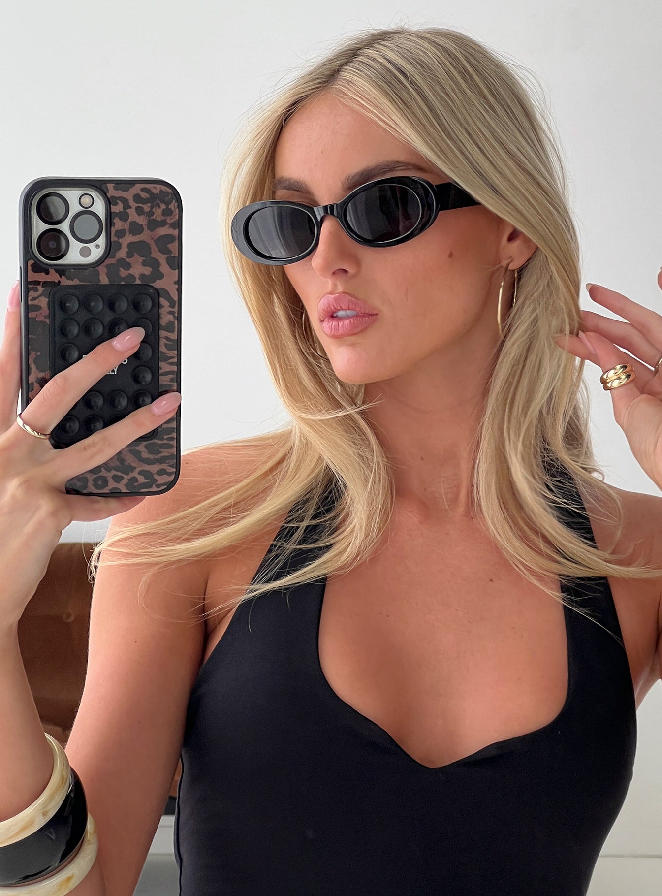 Runaway-Baby-oval-sunglasses-black